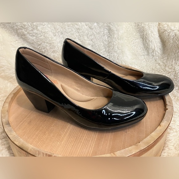 EUC Comfortiva Amora Black Patent Leather Heels Pumps Shiny Glossy Size 6W - Picture 3 of 9